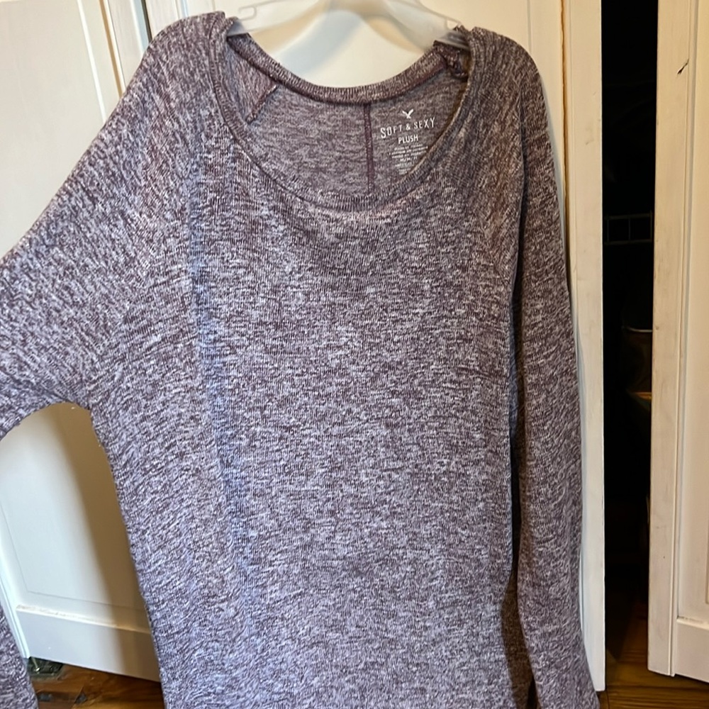 American Eagle red heathered lightweight sweater. Size medium.